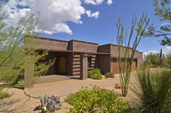 Oro Valley Home For Sale with 4 Car Garage, Casita, Pool & Spa