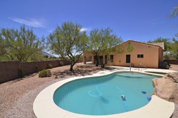 Oro Valley Home For sale with Mountain Views, Pool and Spa, and a Den